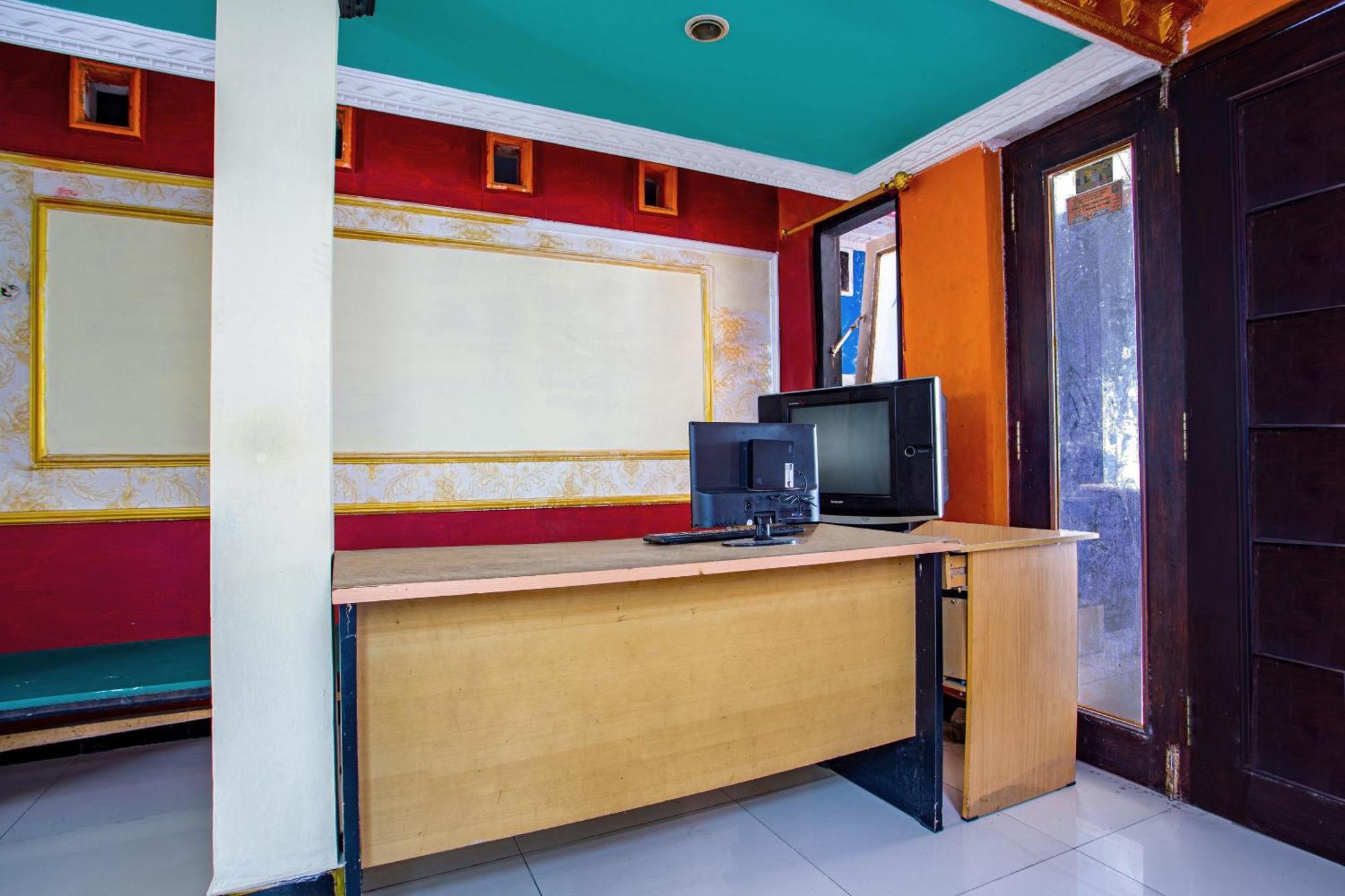 Spot On 2473 Buana Jaya Guest House سيلاكاب المظهر الخارجي الصورة