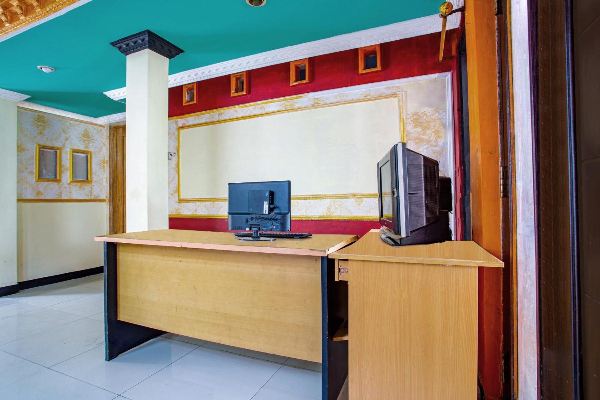 Spot On 2473 Buana Jaya Guest House سيلاكاب المظهر الخارجي الصورة