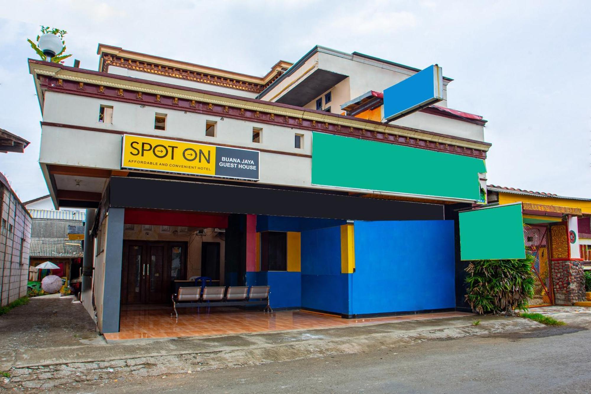 Spot On 2473 Buana Jaya Guest House سيلاكاب المظهر الخارجي الصورة