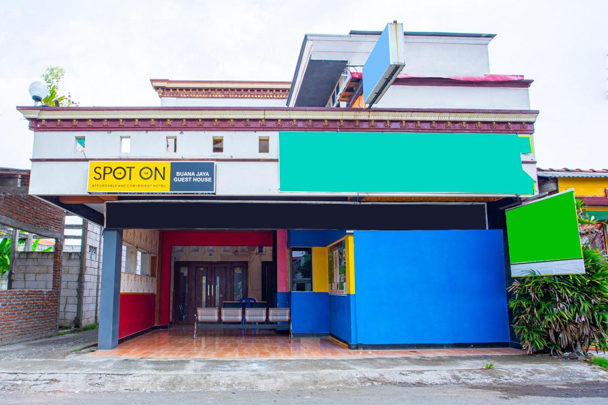 Spot On 2473 Buana Jaya Guest House سيلاكاب المظهر الخارجي الصورة