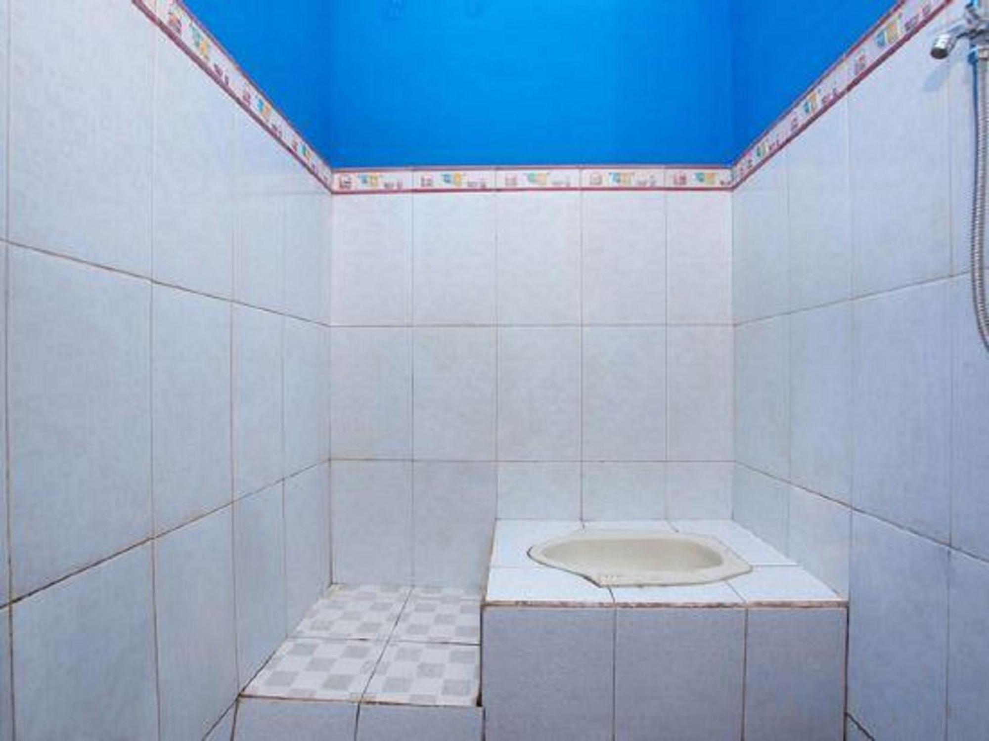 Spot On 2473 Buana Jaya Guest House سيلاكاب المظهر الخارجي الصورة